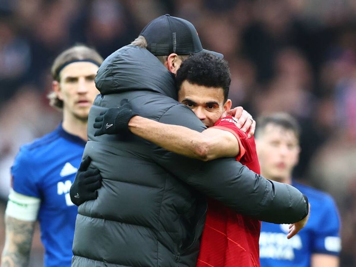 ¡Alguien que te abrace así! Emotivo momento de Klopp y Luis Díaz en debut