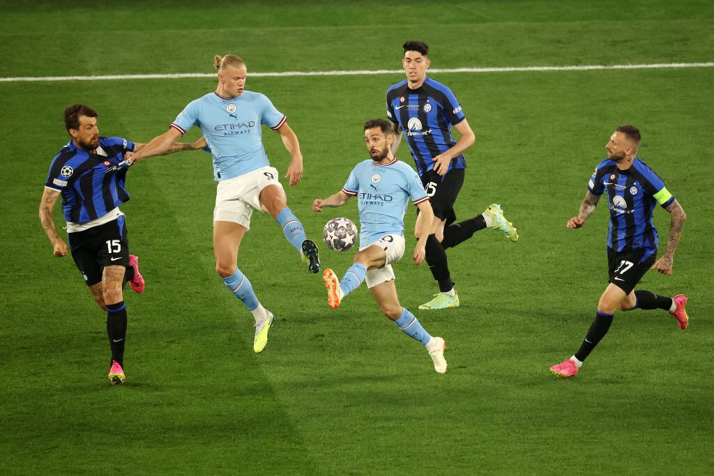 Erling Haaland and Bernardo Silva of Manchester City are challenged by Francesco Acerbi of FC Internazionale (Photo by Alex Grimm/Getty Images)