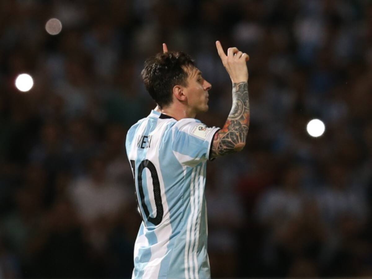 Argentina venció 2-0 a Bolivia y se acerca a los primeros lugares de las Eliminatorias