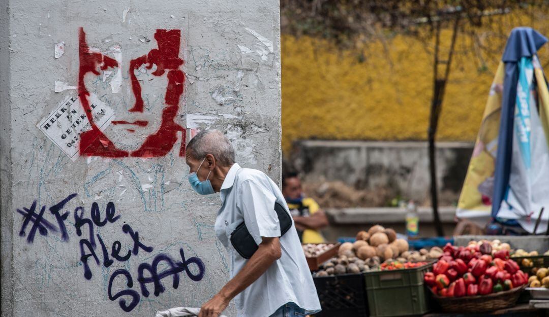 Murales piden libertad de Saab
