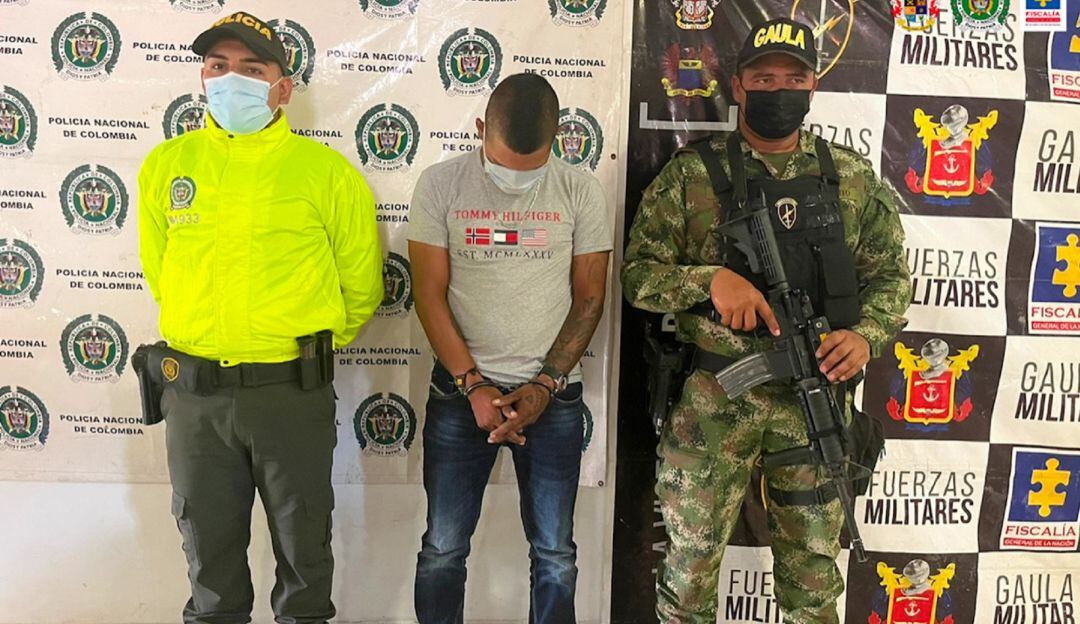 Al hombre se le atribuyen secuestros extorsivos y amenazas contra comerciantes, ganaderos y trasportadores en el sur del país.