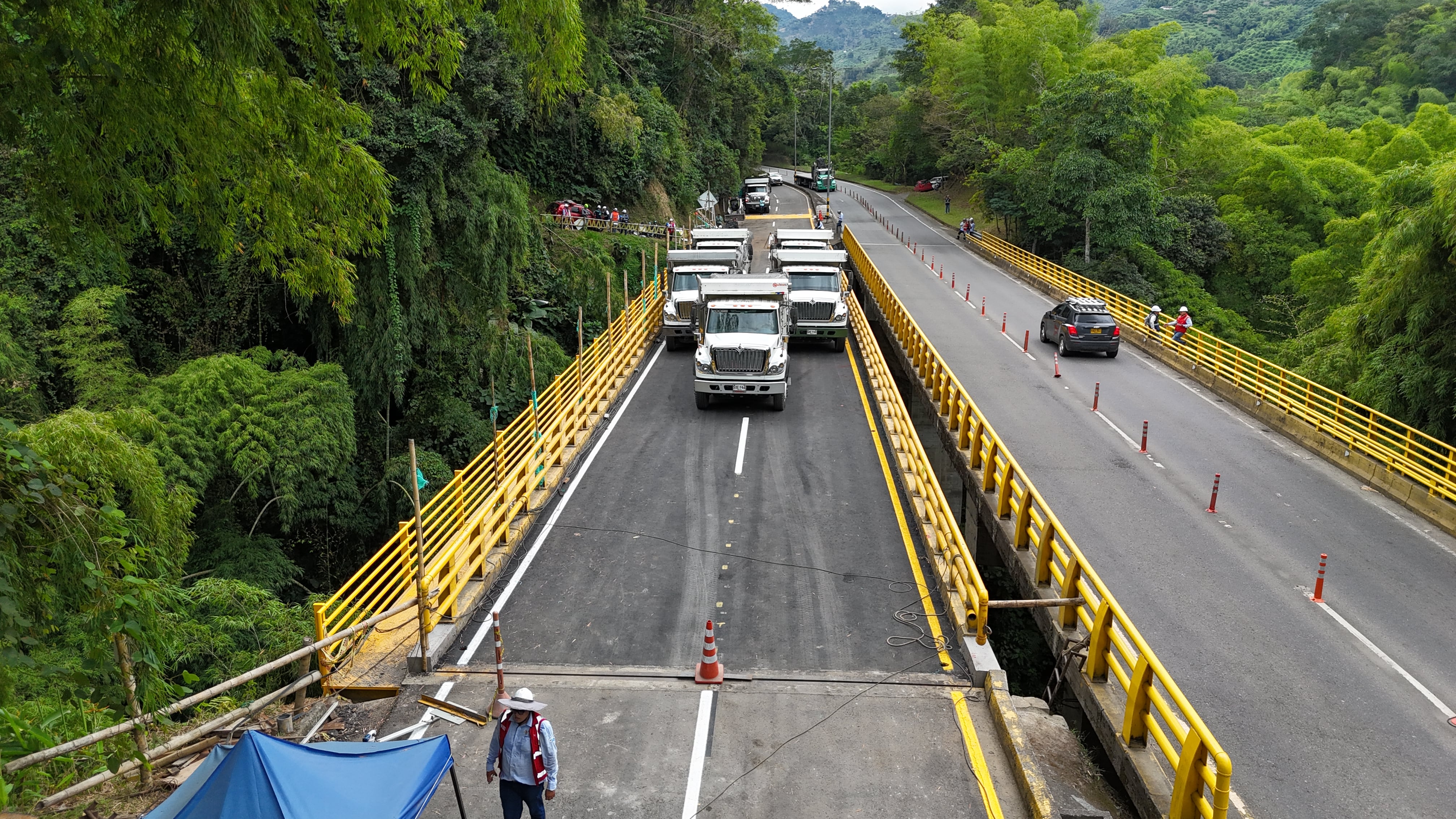 Pruebas de carga estructural del puente El Rosario - Fotografía: Autopistas del Café