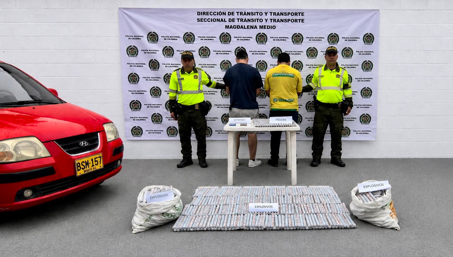 Autoridades incautaron explosivos que serían destinados para uso de la minería ilegal en Santander. Foto: Suministrada.
