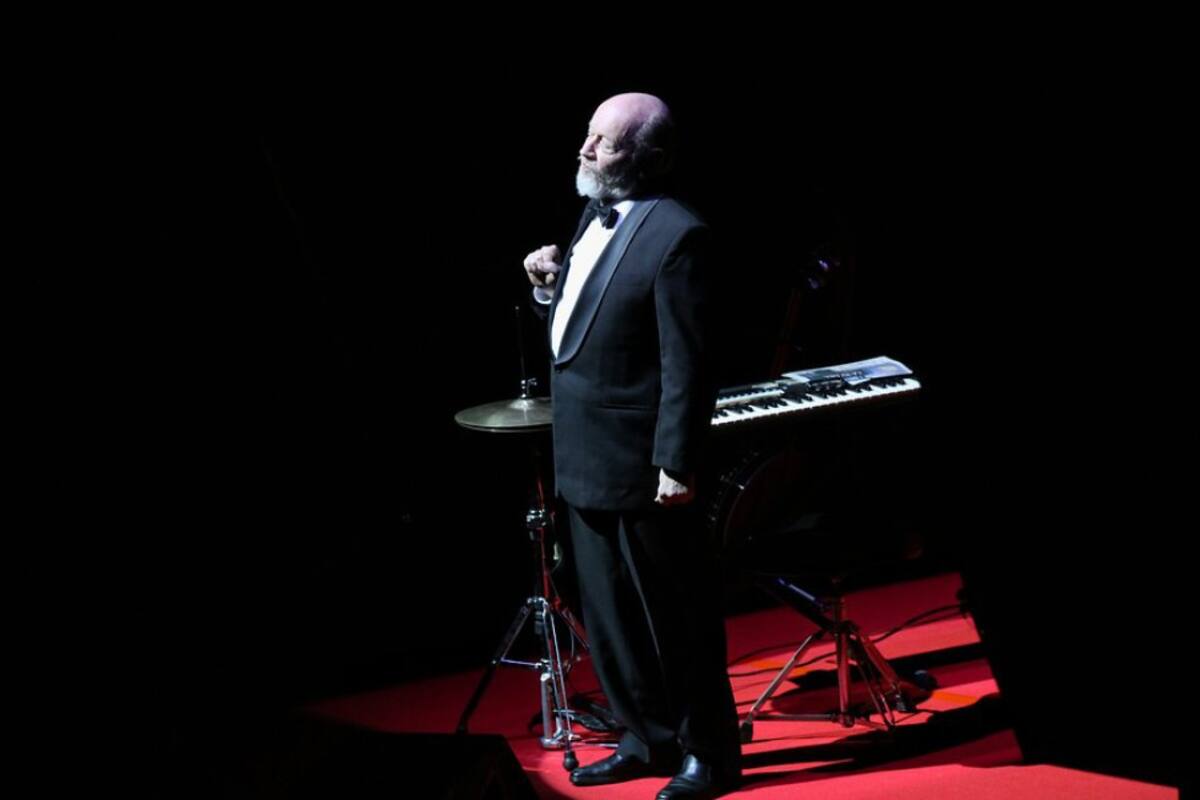 El 26 de agosto, cuando iban a iniciar su presentación en el Palacio de los Deportes, generaron expectativa afinando sus instrumentos.