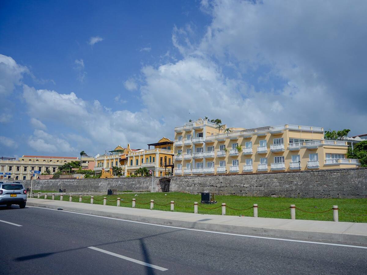 Etcar instaló más de 1.500 bolardos de protección en Cartagena