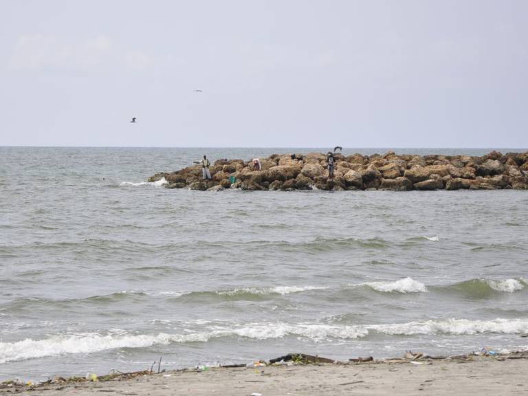 Dos personas rescatadas en playas del Atlántico este 1 de enero / Cortesía (Colprensa)