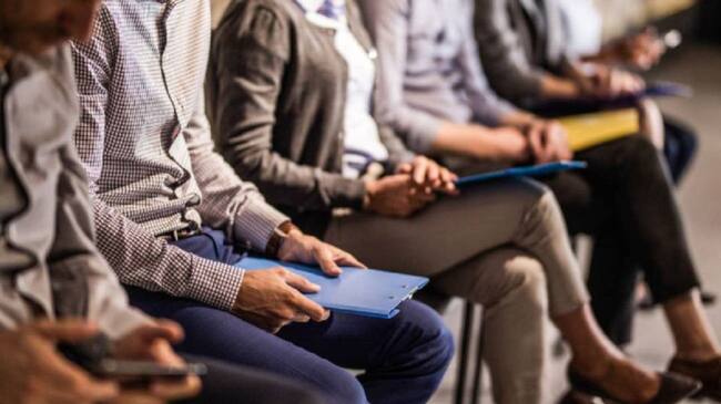 Se les brinda a los cesantes servicios de registro y actualización de hojas de vida, orientación ocupacional y talleres de mejoramiento del perfil