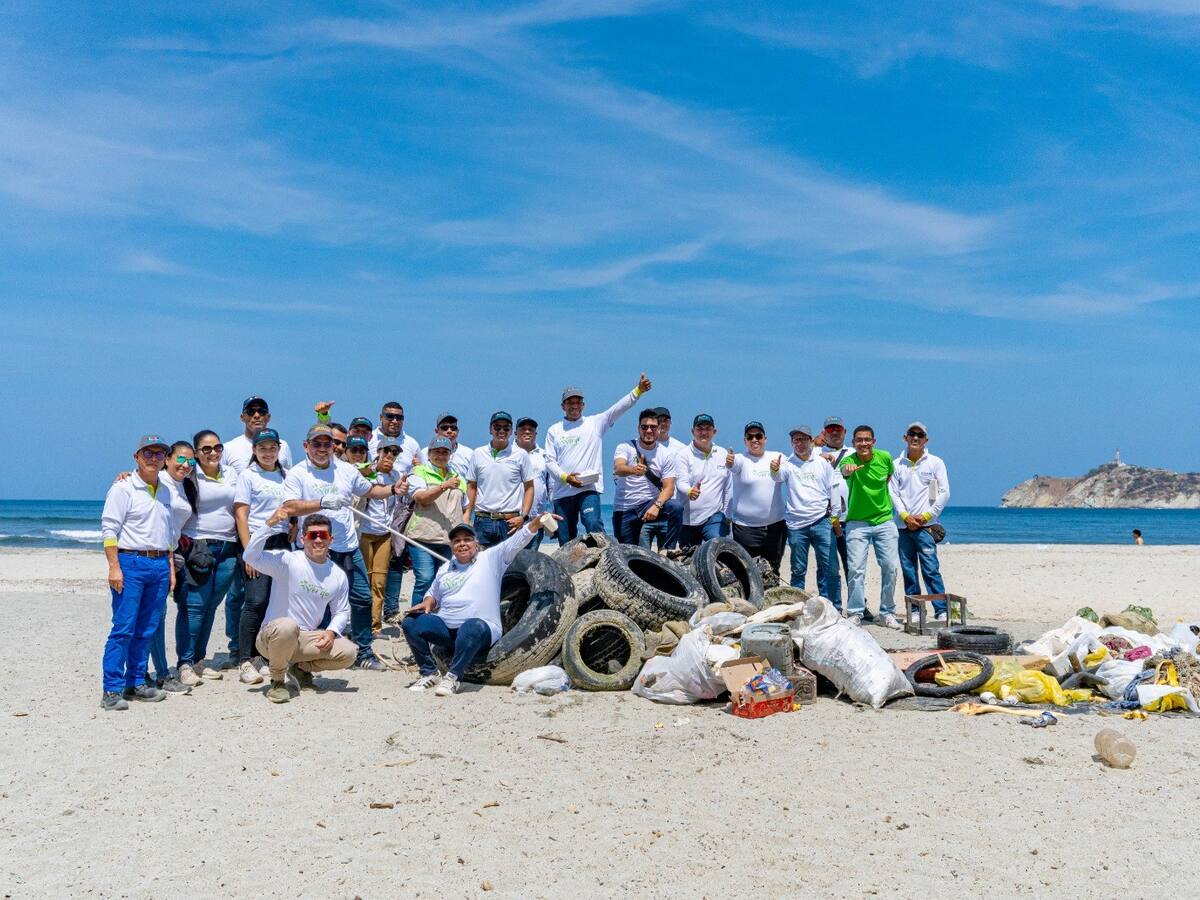 En Santa Marta recolectan 1.5 toneladas de basuras en la primera playatón de 2025