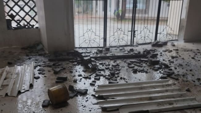 Techo de la iglesia del municipio que se vio afectada por los fuertes vientos. Cortesía: Bomberos