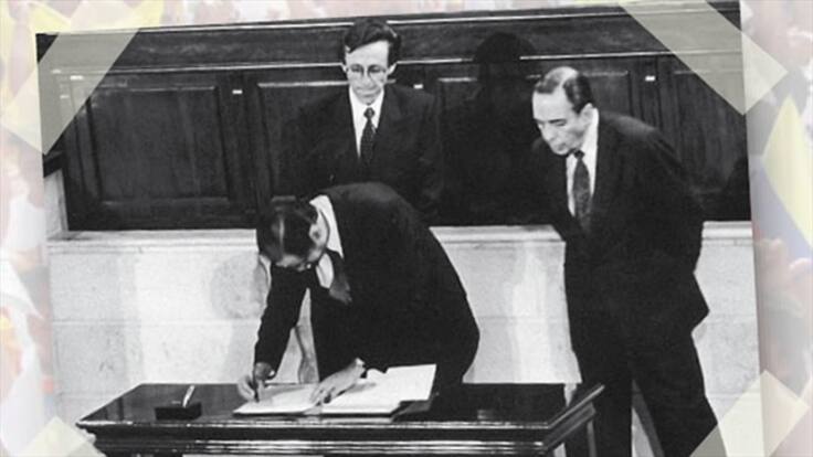 Presidentes de la Constituyente proclaman la nueva Constitución de Colombia