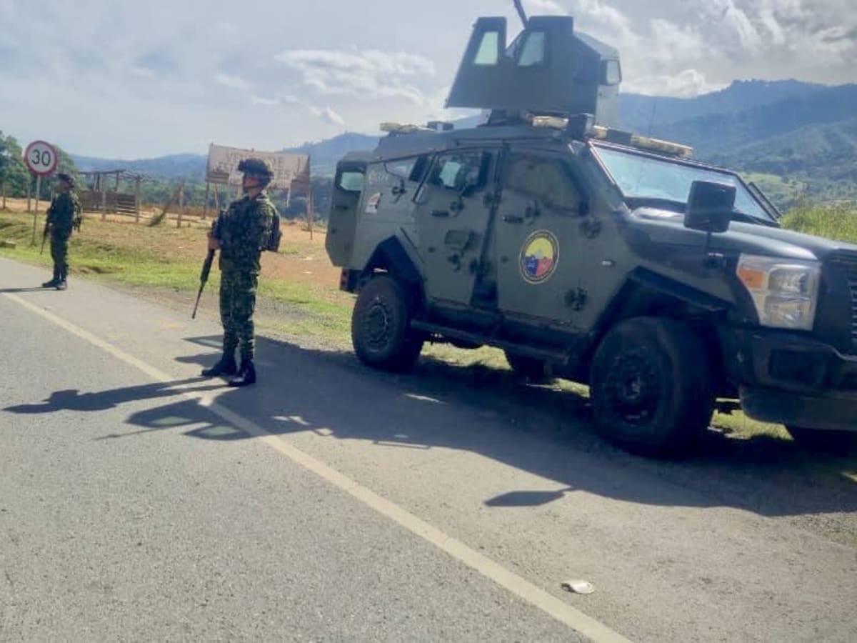Cierran la vía Panamericana entre Popayán y Cali por amenaza de explosivos