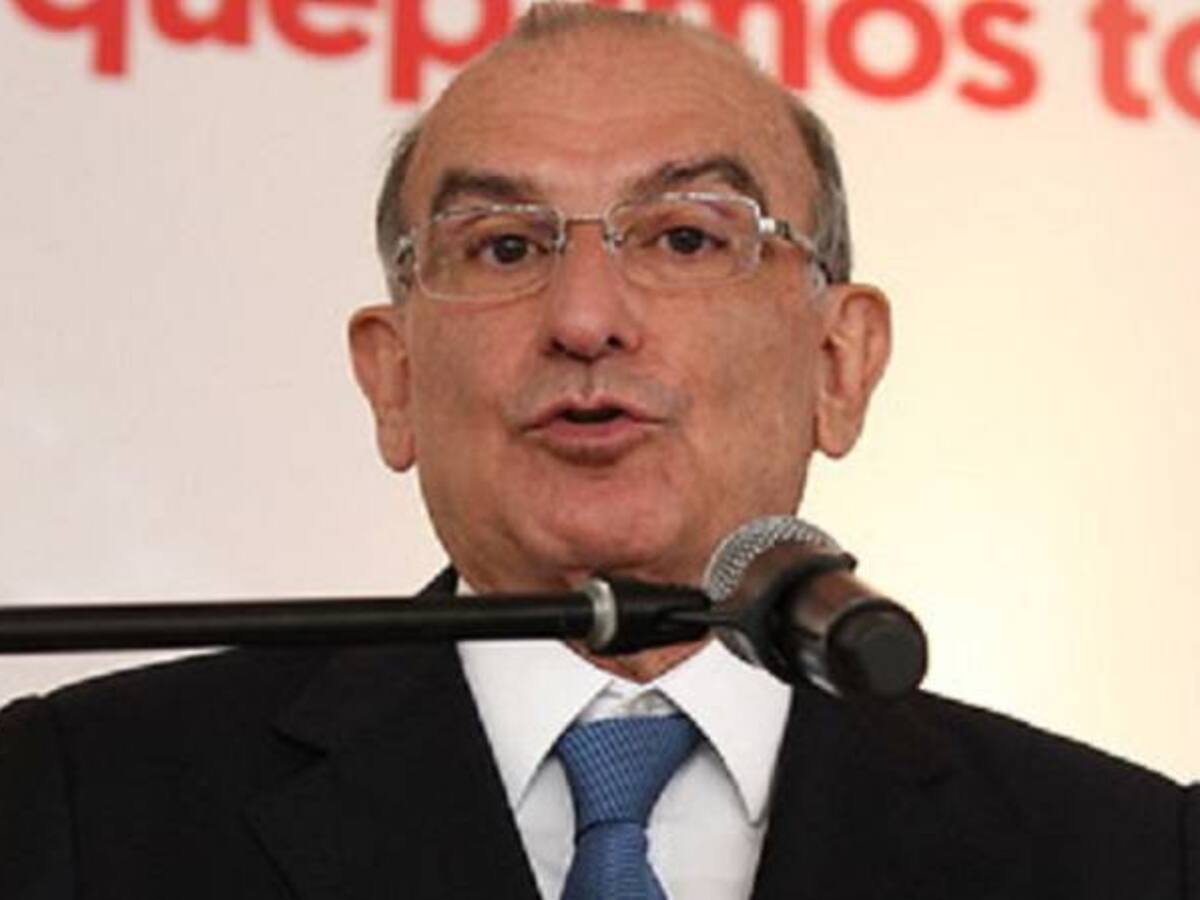 De La Calle se despachó en contra de la reforma política