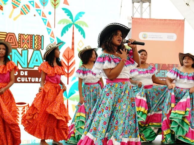 Más que una feria, Expo Indígena es un encuentro que conmemora la diversidad, honra la memoria de los pueblos indígenas y promueve el respeto por sus saberes, costumbres y aportes a la construcción de una Cartagena más incluyente y multicultural.