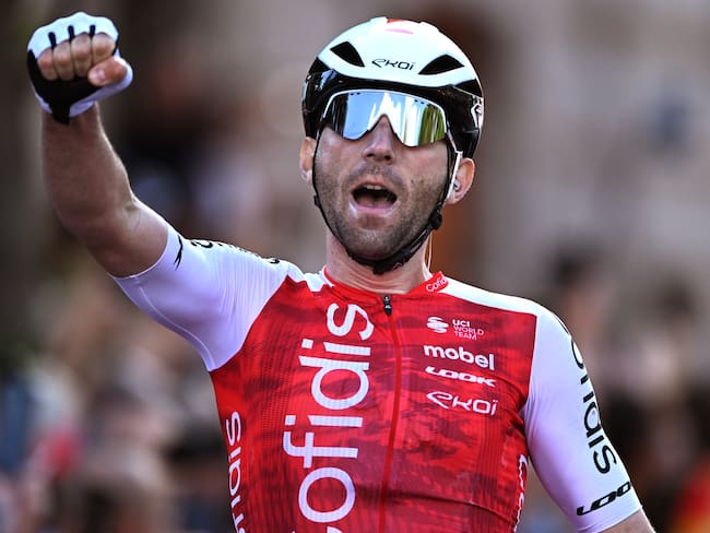 Benjamin Thomas celebra la victoria en la quinta etapa del Giro de Italia. (Photo by Tim de Waele/Getty Images)