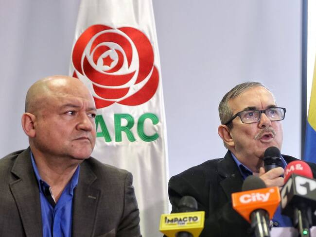 JEP llama a versión a Rodrigo Londoño y Carlos Lozada por seis homicidios