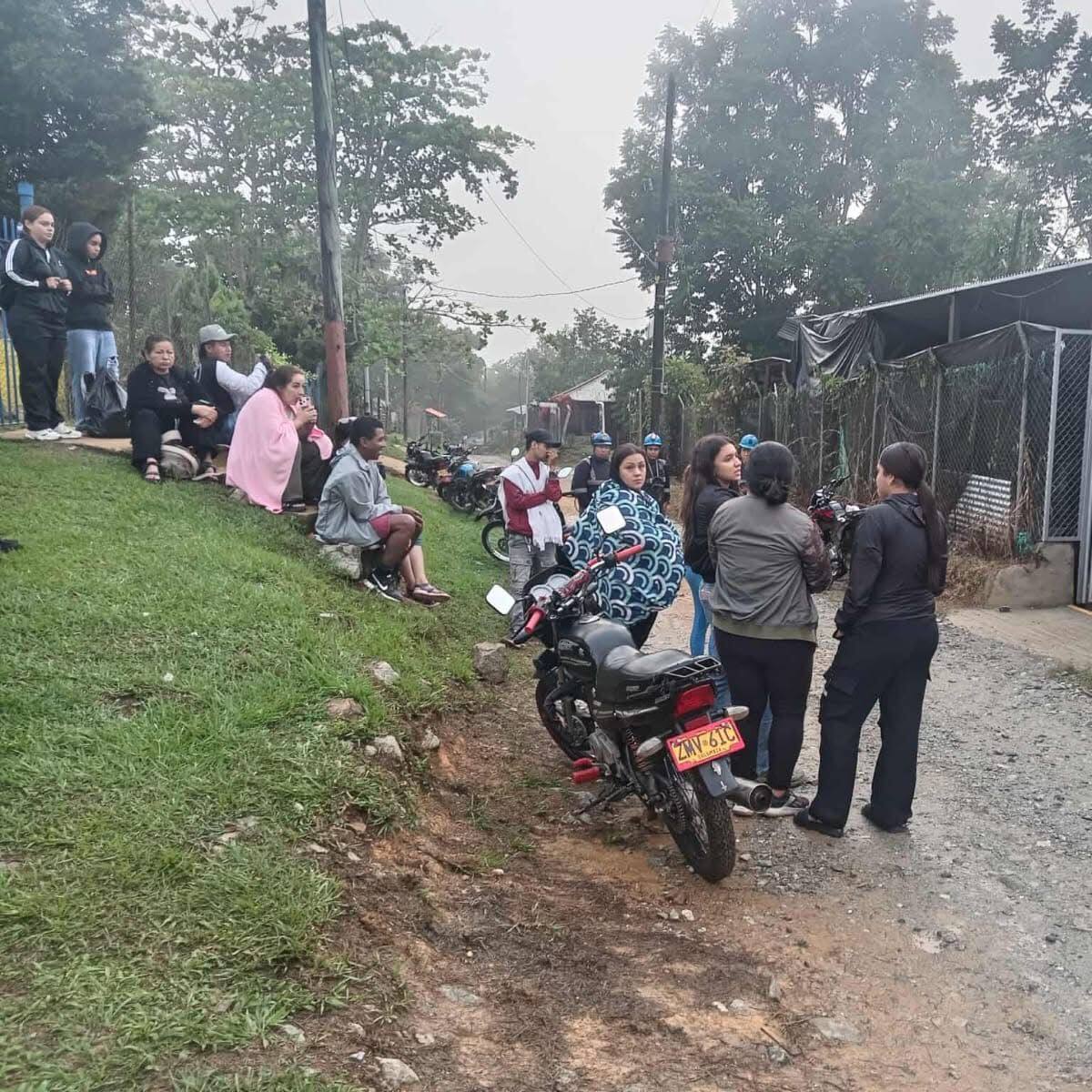 Los 23 mineros atrapados en mina de Segovia ya recibieron alimentos e hidratación