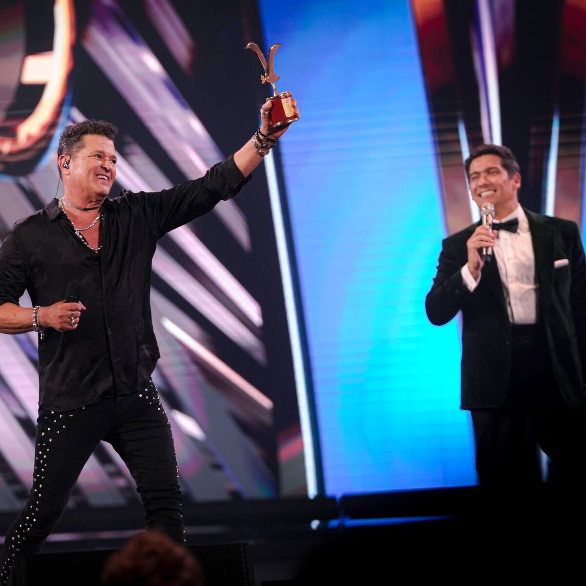 Carlos Vives conquista al monstruo de la Quinta Vergara y se alza con las gaviotas de plata y oro.