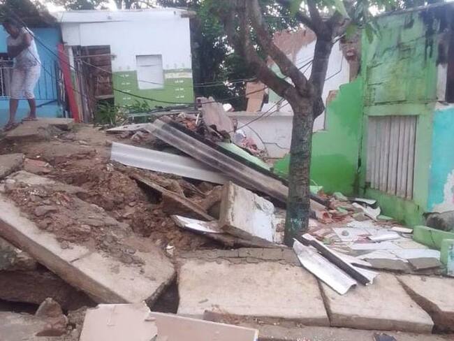 En cambuches y casas agrietadas viven damnificados por el invierno en Nueva Colombia