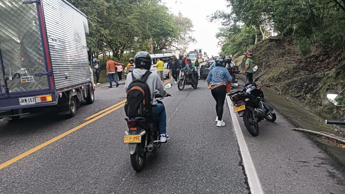 Dos muertos y cinco heridos dejó accidente de tránsito en La vía La Dorada- Honda