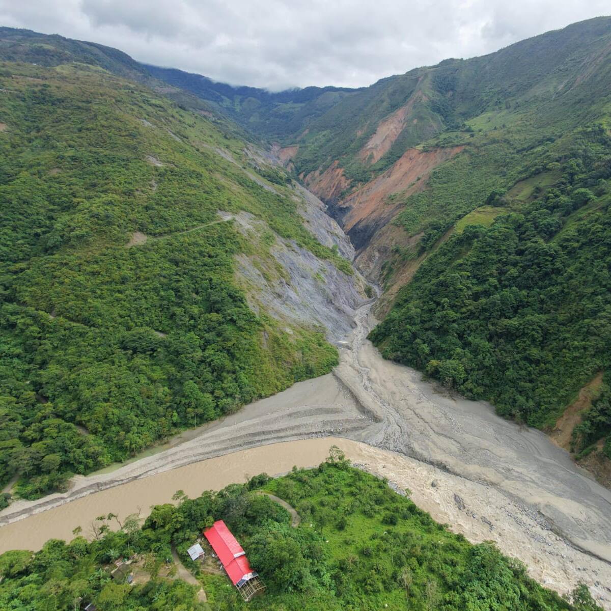 Crecientes de ríos afectan las vías del municipio de Guayabetal en Cundinamarca