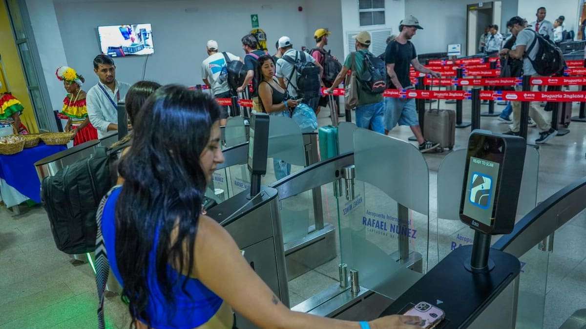 Aeropuerto de Cartagena inaugura tecnología que reduce en 40% los tiempos de ingreso de pasajeros