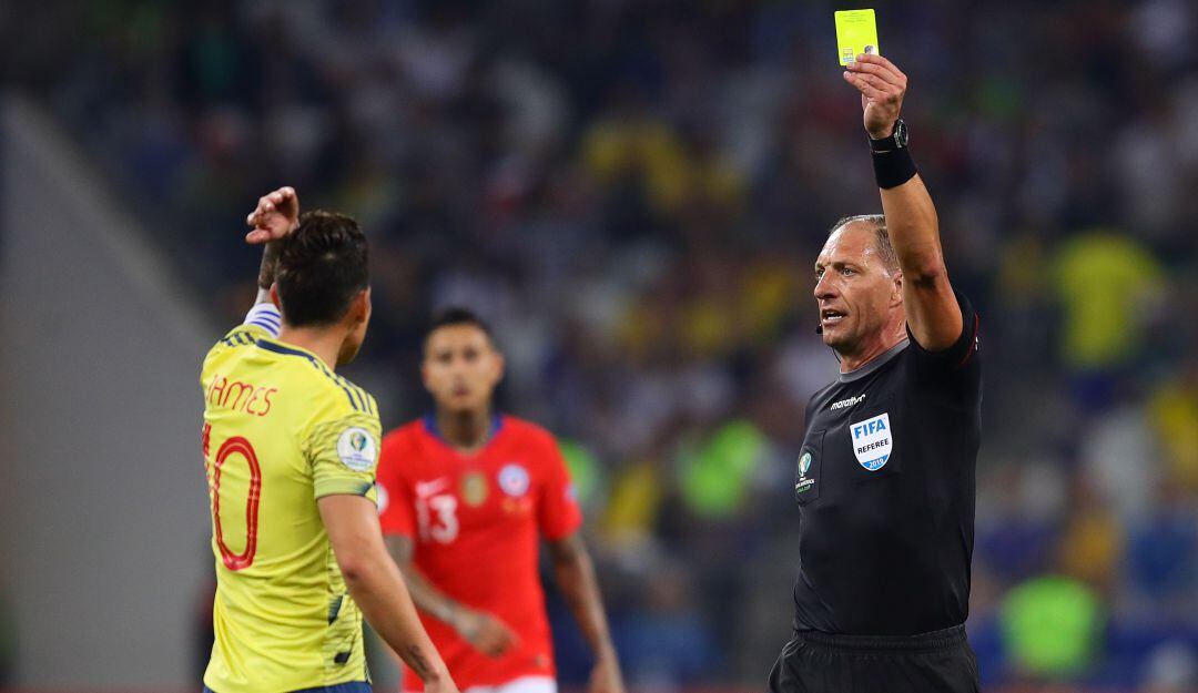 Néstor Pitana dirigió el más reciente juego de Colombia en la Copa América ante Chile.