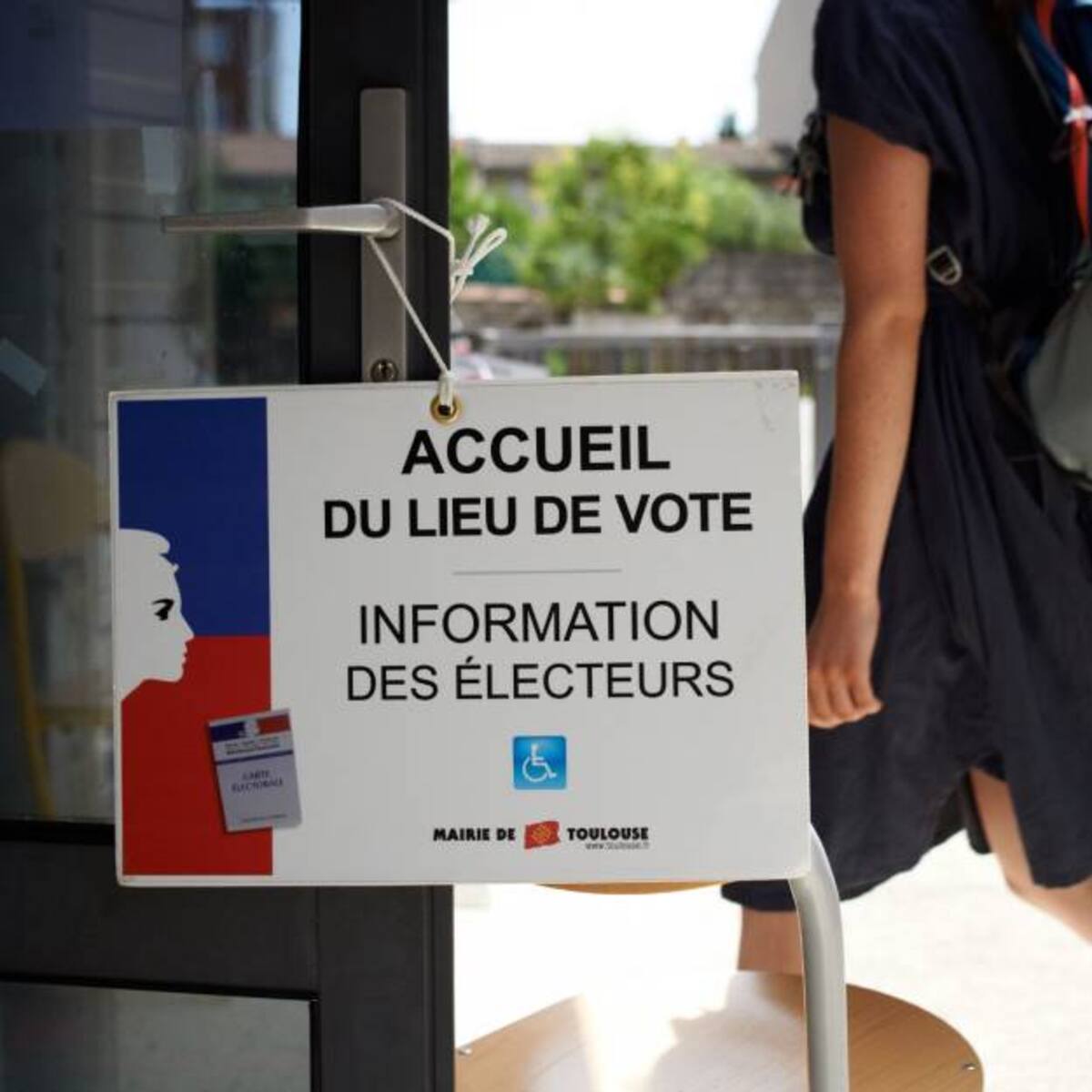 Francia también acude a las urnas y Macron busca mayoría legislativa