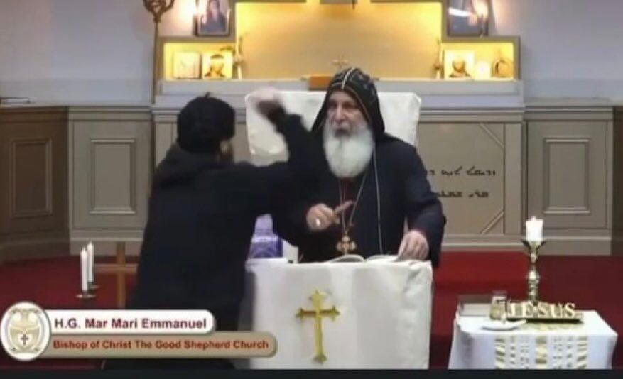 Un sacerdote y varias personas resultaron apuñaladas por un hombre, que ha sido detenido, durante una misa católica en una iglesia en Sídney. Según las autoridades ninguna persona sufre heridas que pongan en riesgo la vida y están siendo tratadas por los servicios de emergencia. 
EFE/Christ The Good Shepherd Church