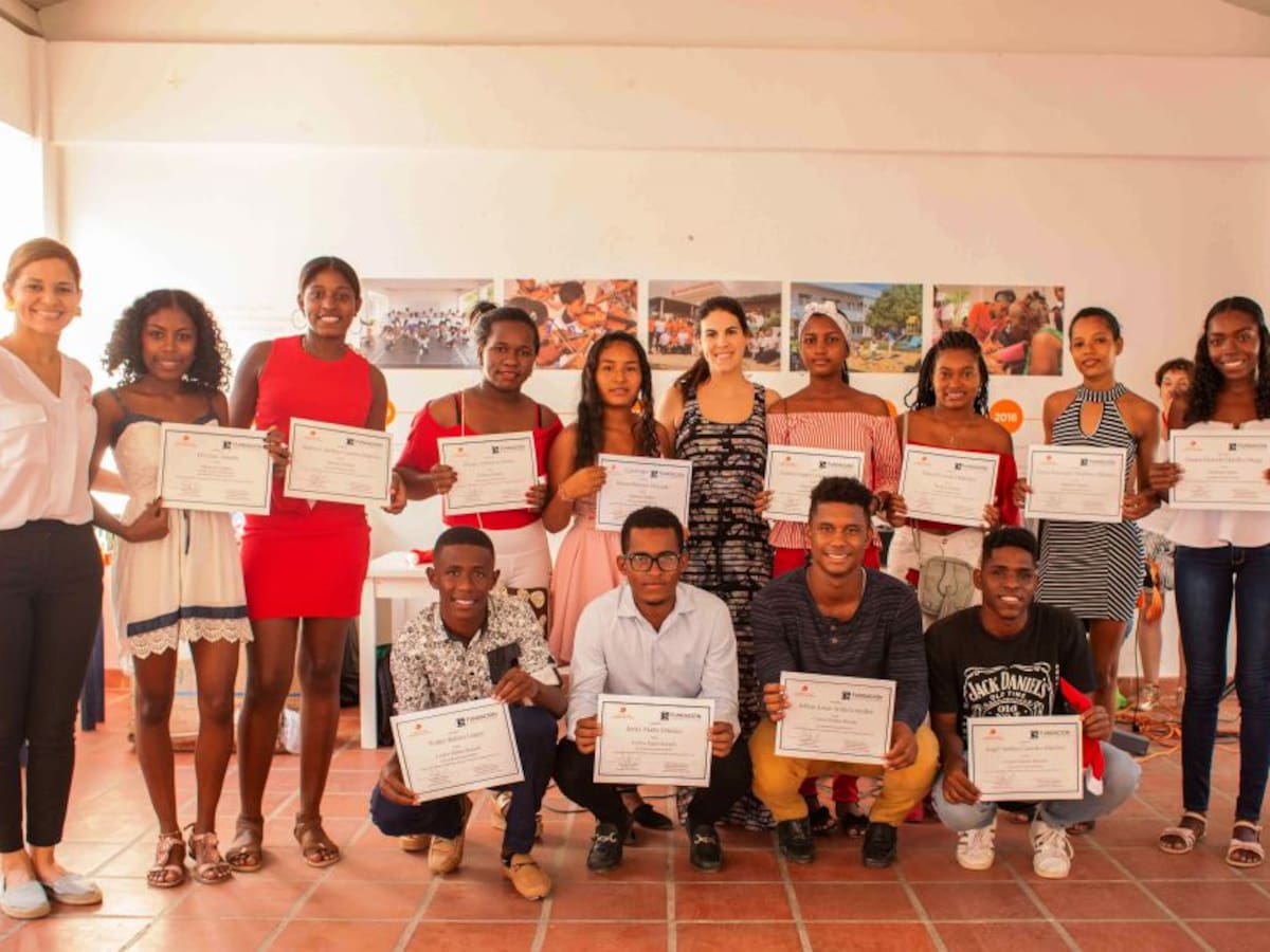 Entregan becas universitarias a jóvenes de la zona norte de Cartagena