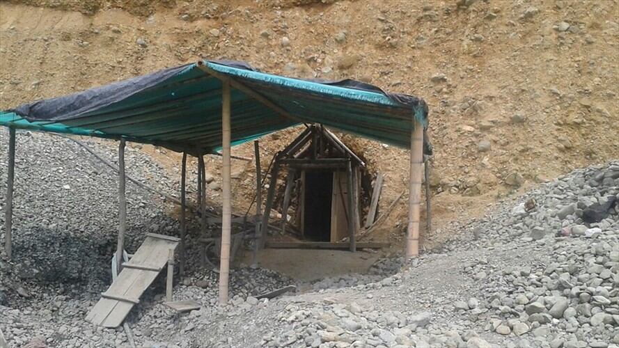 Socavón donde se llevaban a cabo actividades de minería ilegal - Imagen de referencia. Foto: Colprensa