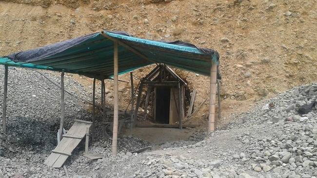 Socavón donde se llevaban a cabo actividades de minería ilegal - Imagen de referencia. Foto: Colprensa