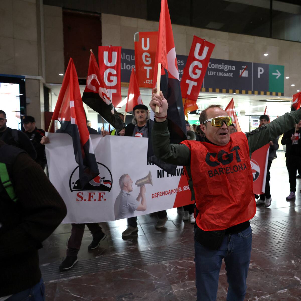 Miles de viajeros afectados por retrasos y cancelaciones por huelga ferroviaria en España