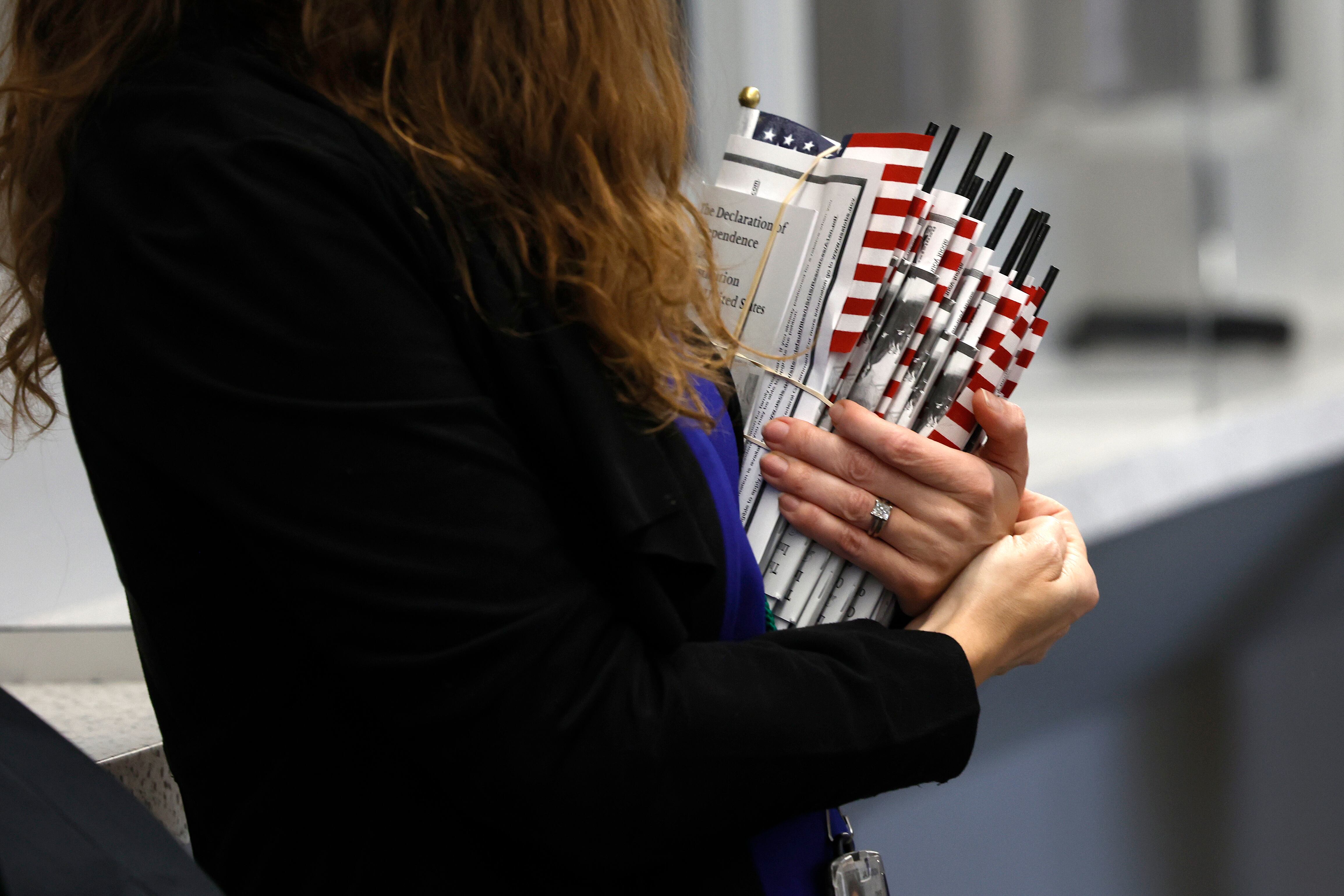 Llegan 1,5 millones peticiones de patrocinio de migrantes a EE.UU. superando límite 30.000