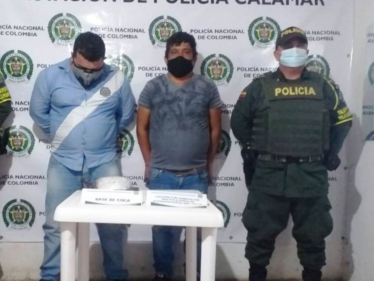 Incautan cocaína dentro de camioneta para transporte de pasajeros
