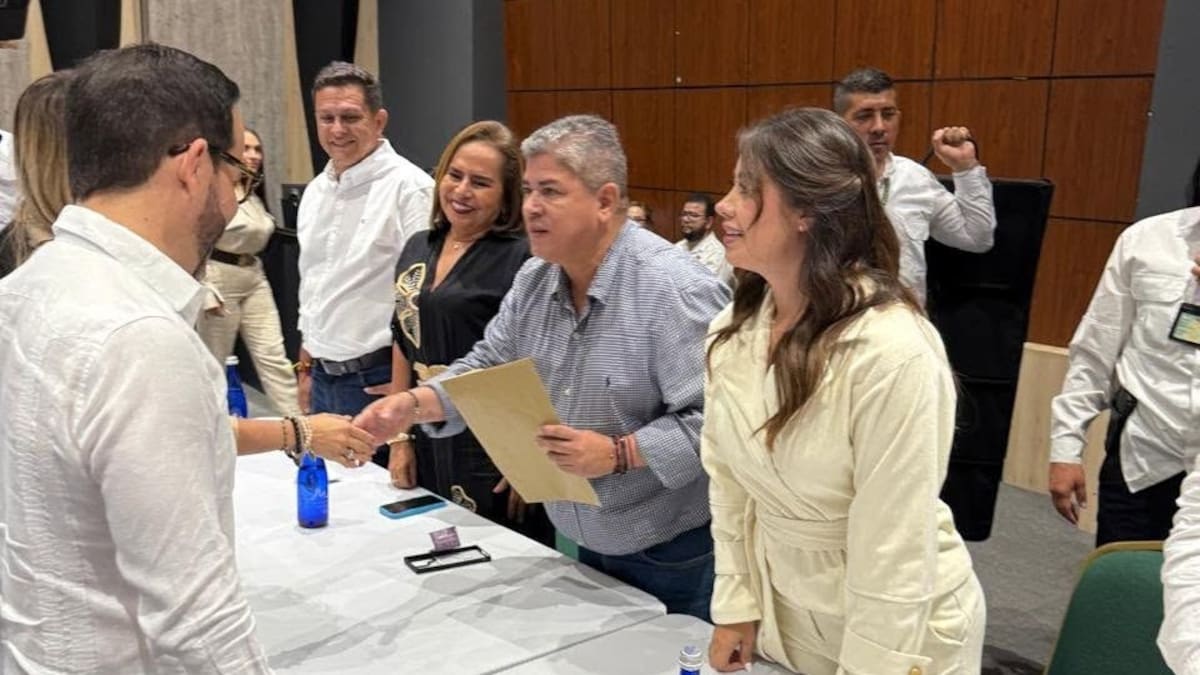 Alcaldesa de Herveo alertó a Abelardo de la Espriella por extorsiones contra más de 600 familias