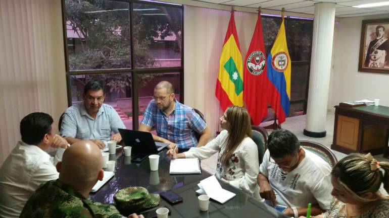 Durante reunión. Directivas Académicas y Administrativas de la Universidad Libre Seccional Barranquilla con el Departamento de Memoria Histórica de la Segunda Brigada del Ejército Nacional de Colombia.