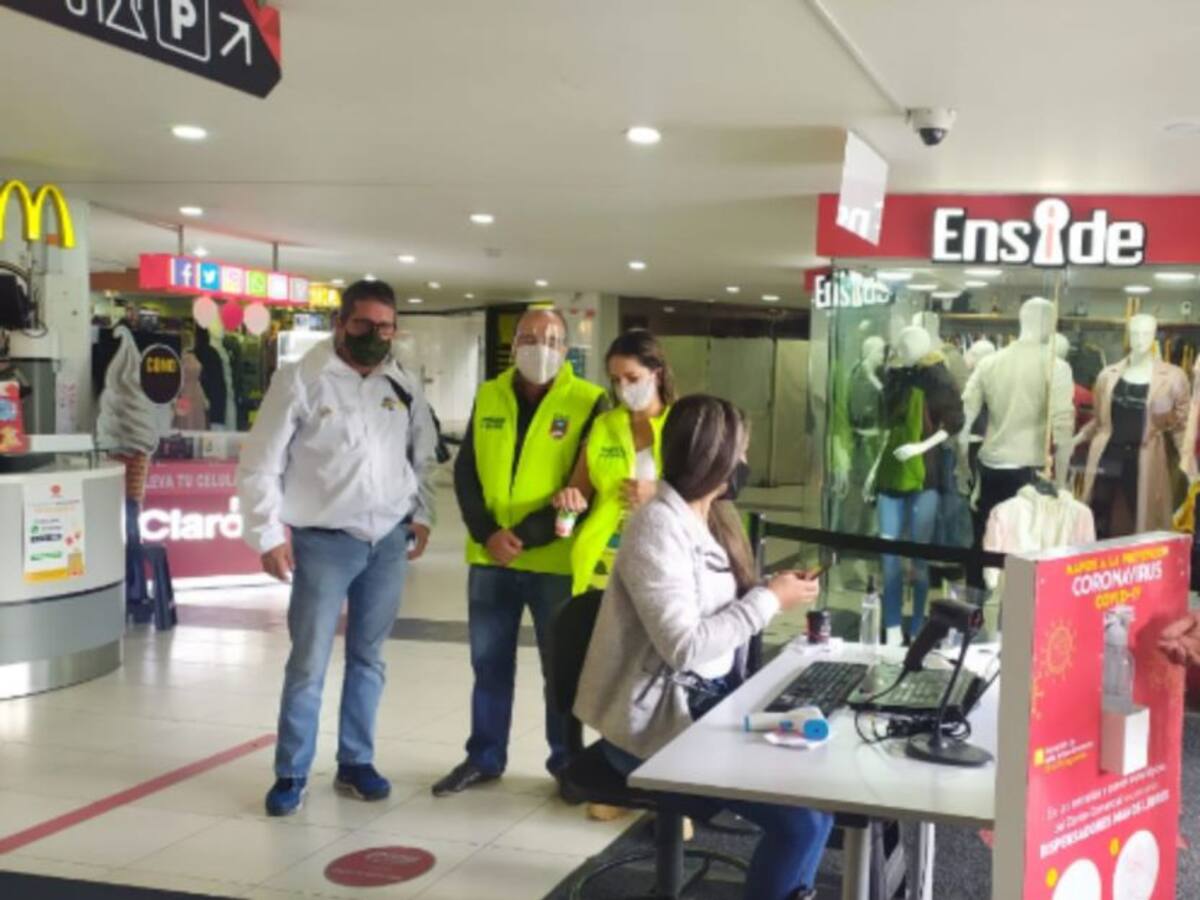 Normalidad en el día sin IVA en Manizales
