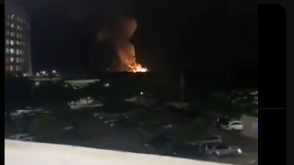 URGENTE: Se reportan varias explosiones y sobrevuelos en Caracas, Venezuela. Una parte de la ciudad está sin energía.