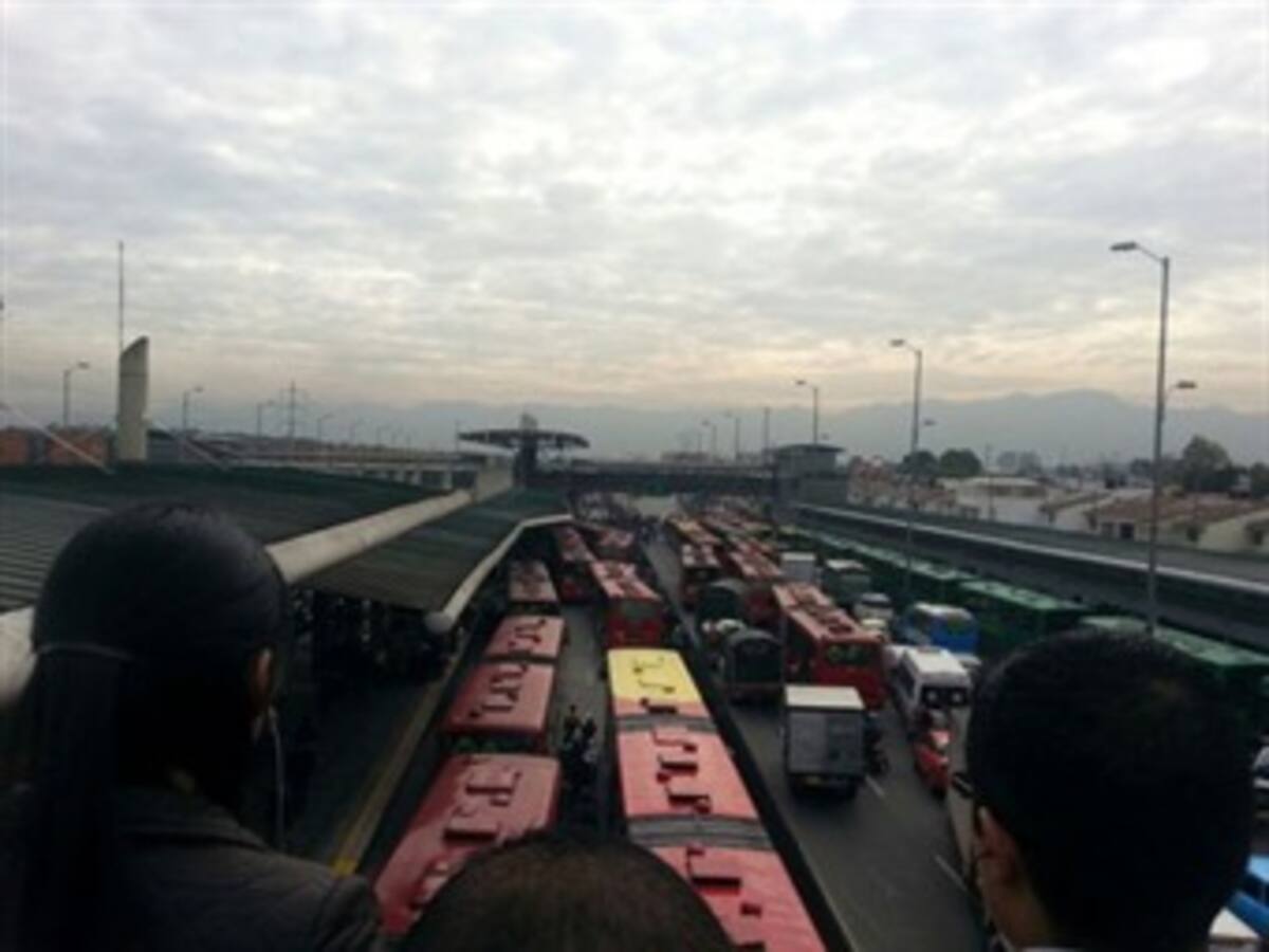 Usuarios de Transmilenio hacen bloqueos en Kennedy y en Suba