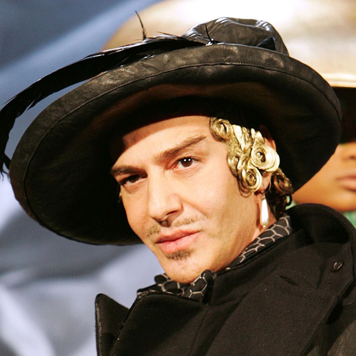 El Met canceló la exposición en honor a John Galliano por comentarios racistas y antisemitas de 2011