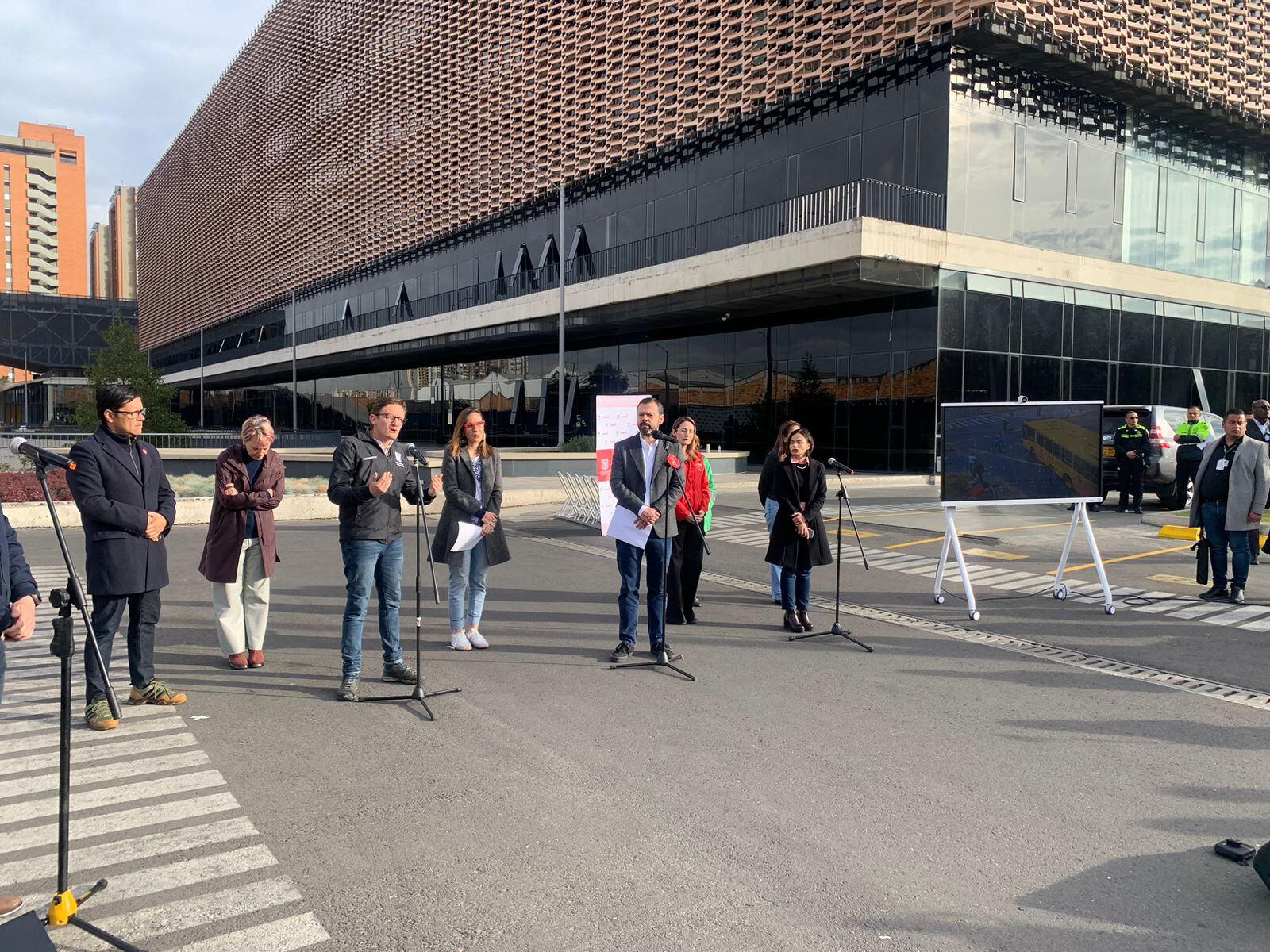 El alcalde Galán y su equipo de secretarios explicaron los efectos de las protestas en Bogotá