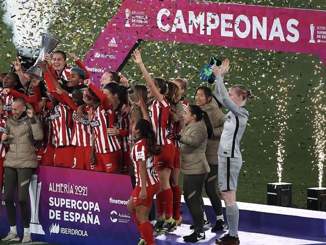 Atlético de Madrid derrotó al Levante y ganó la Supercopa de España.