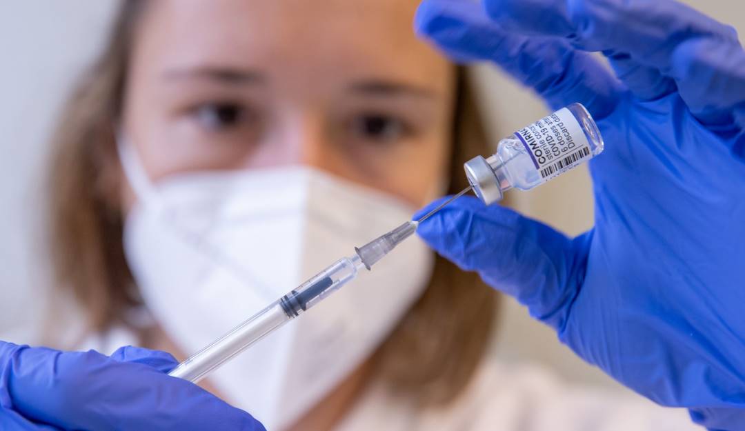 Vacunación COVID-19. Foto: GettyImages