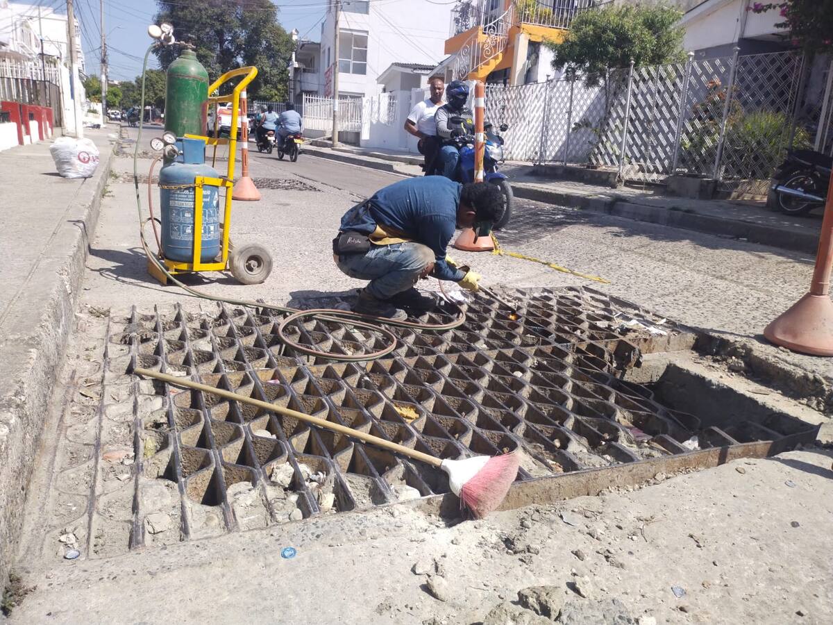 Intervienen rejillas en barrio San Isidro tras denuncias de vecinos en Caracol Radio