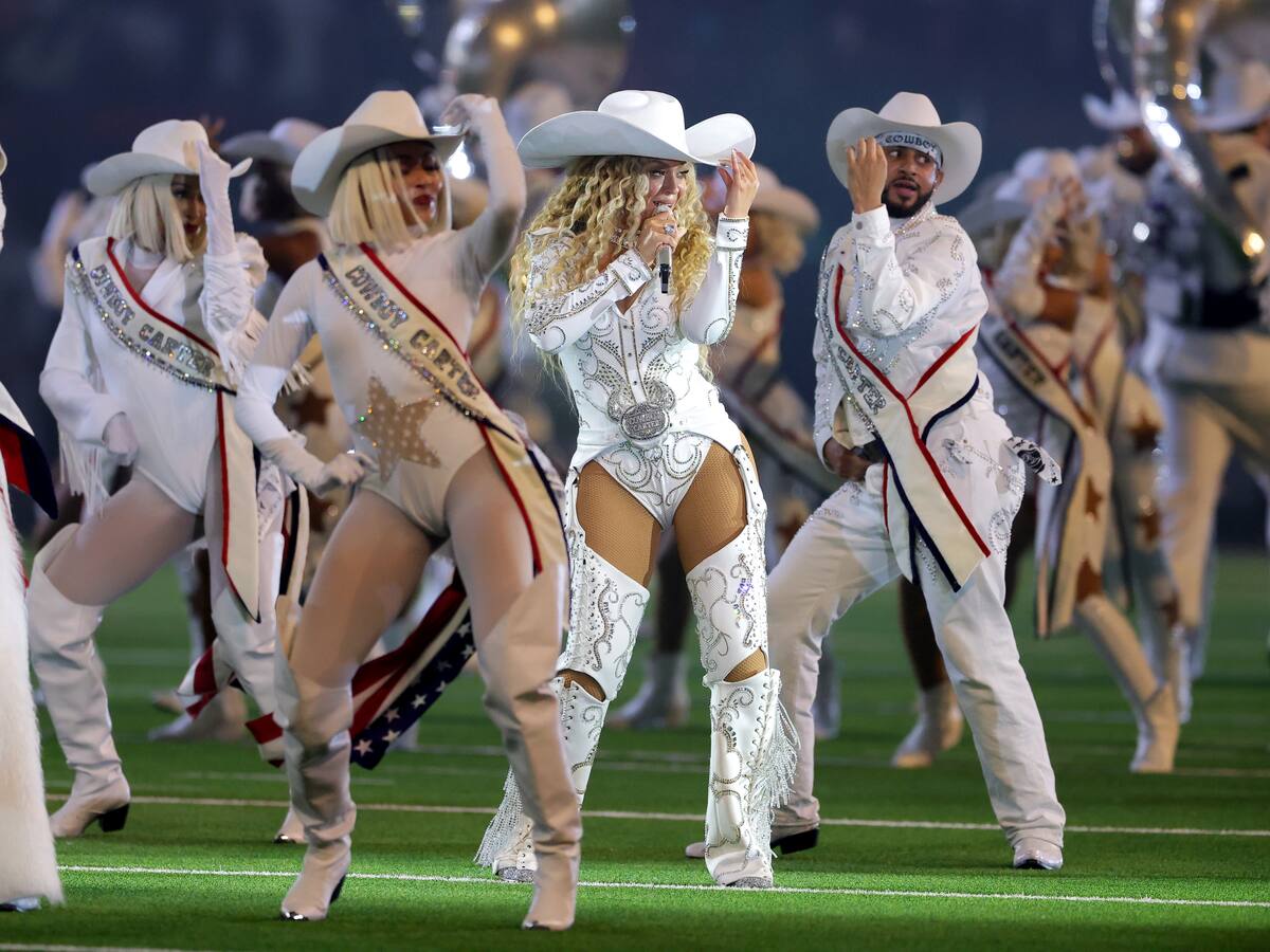 “Hubo disciplina y trabajo”: Yainer Ariza, el colombiano que bailó con Beyoncé en show de la NFL