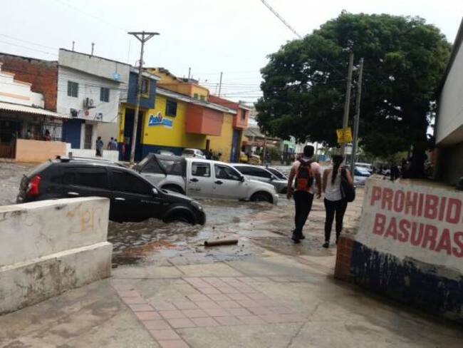 Emergencias en Barranquilla por arroyos que arrastraron varios vehículos
