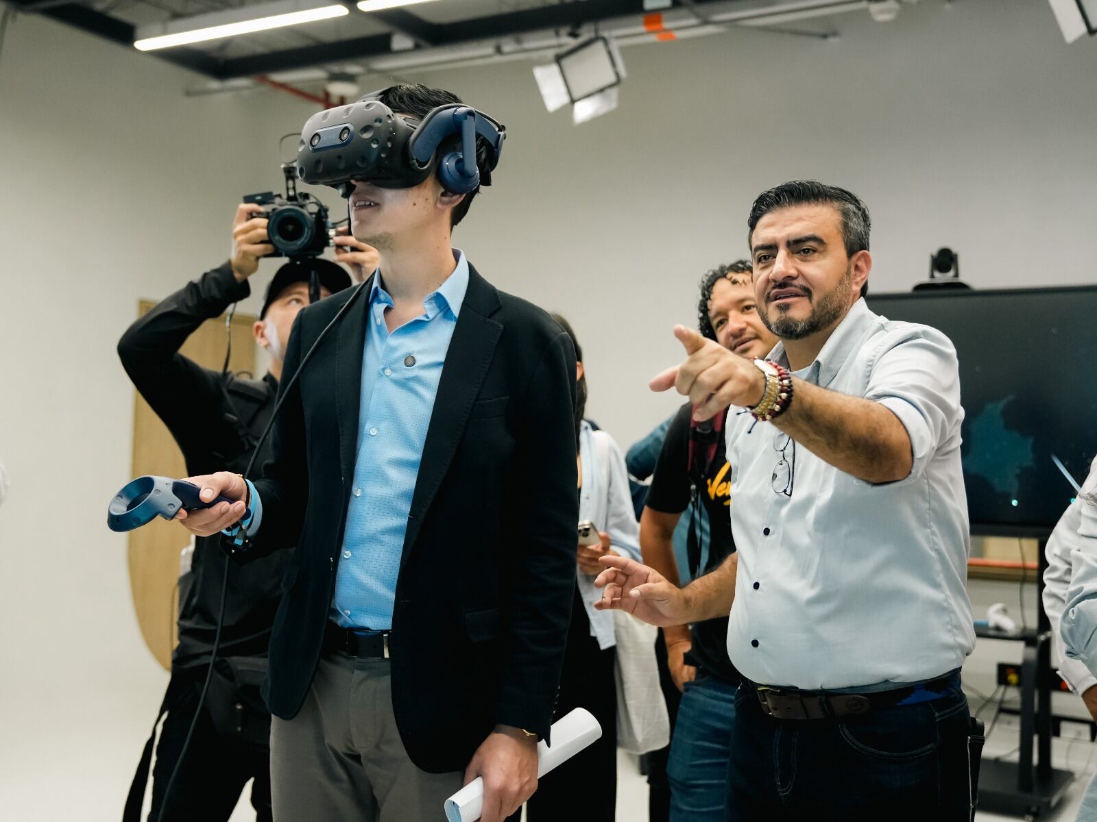 MinEducación entrega dotación tecnológica a IU Digital de Antioquia. Foto: IUD.