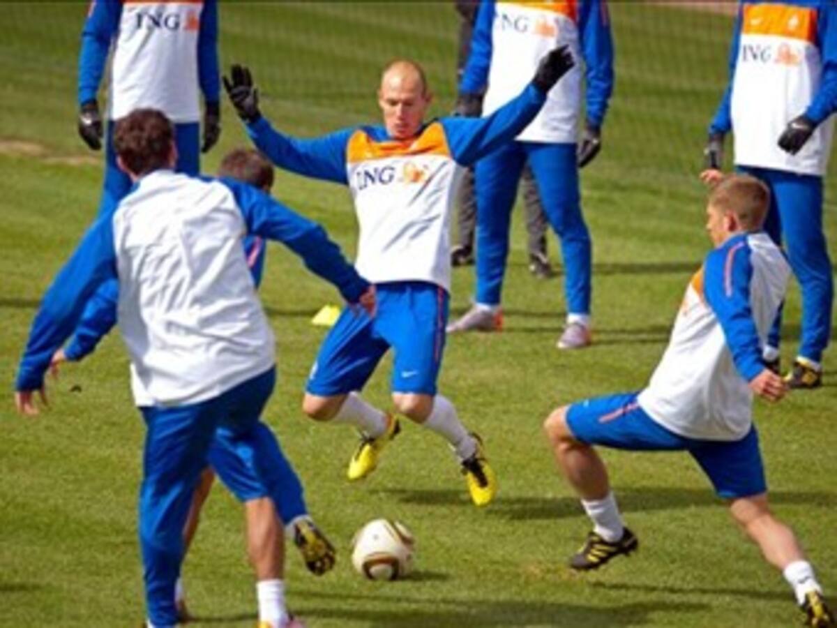 El holandes Arjen Robben intensifica trabajos para su recuperación