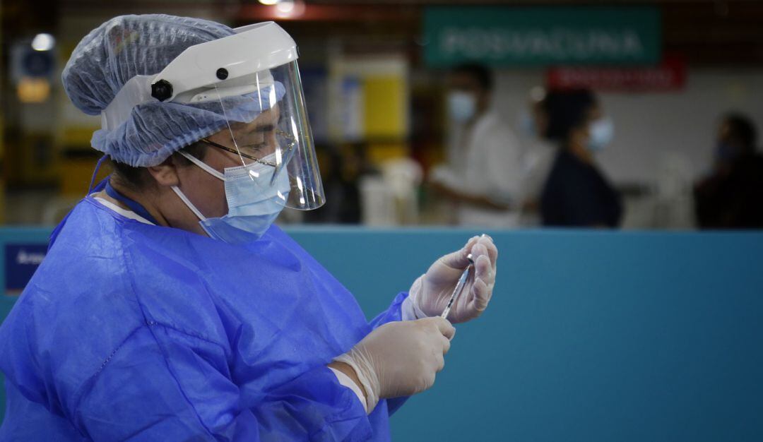 El DADIS hizo un llamado especial para que estas personas acudan a los puntos de vacunación, pues es el grupo de edad con más baja cobertura