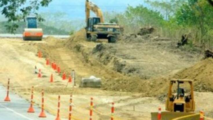 Cerca de la mitad de las obras viales que se realizan en el país están retrasadas